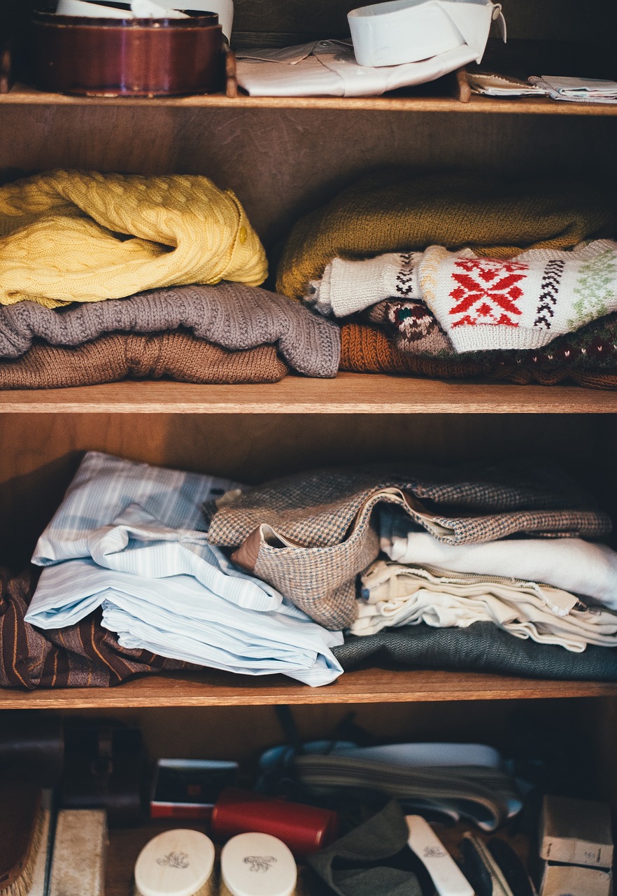 Jak skompletować idealną szafę dziecięcą? Must-have ubrania i dodatki