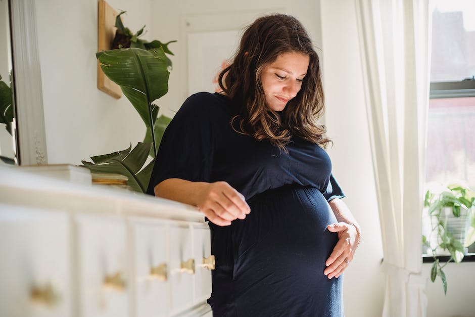 Co nosić w ciąży, aby wyglądać modnie i czuć się komfortowo?