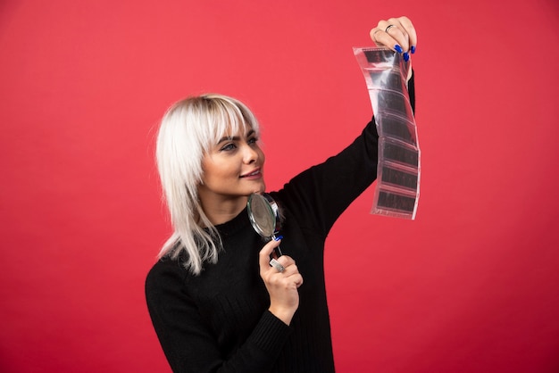 Korzyści i innowacje w farbowaniu włosów bez amoniaku: co warto wiedzieć?