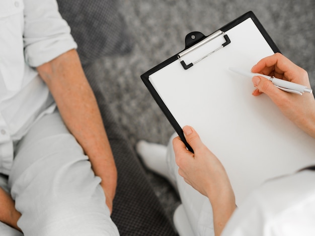 Jak testy psychologiczne wspierają diagnozę i terapię zdrowia psychicznego